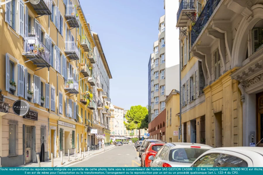 3 PIECES 81m² RÉNOVÉ – RUE M. SEYTOUR – NICE LE PORT