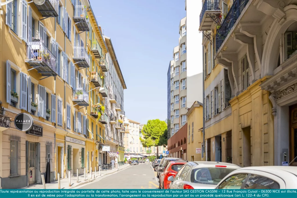 3 PIECES 81m² RÉNOVÉ – RUE M. SEYTOUR – NICE LE PORT