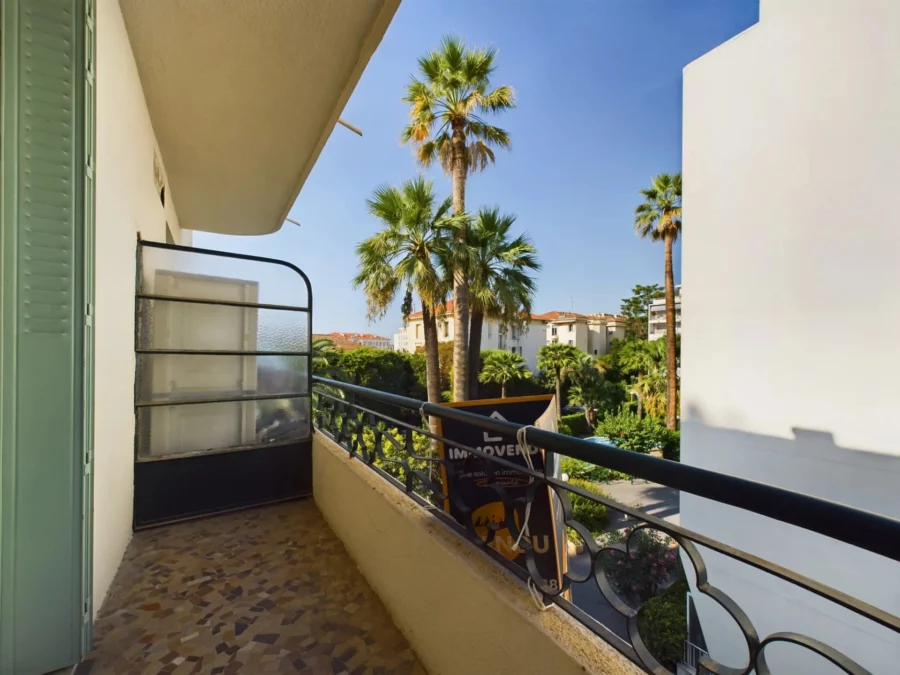 APPARTEMENT 1 PIECE – AV DE VALROSE – NICE