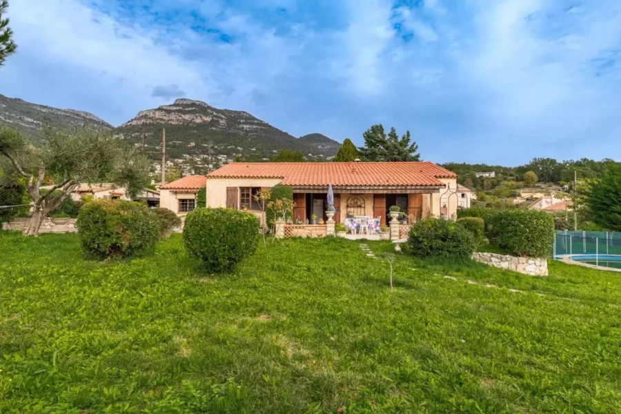 VILLA 3 PIECES – PISCINE / GARAGE – CHEMIN DE LA BILLOIRE – SAINT JEANNET