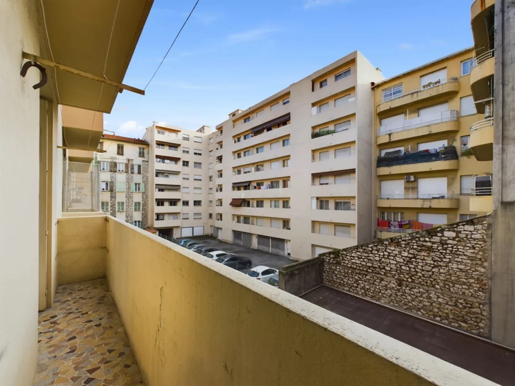 APPARTEMENT 3 PIECES 62m² BALCONS CAVE – 56 RUE BEAUMONT – NICE RIQUIER