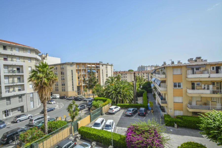 3 PIECES – CAVE – PETIT GARAGE –  RUE COLONEL GASSIN – NICE
