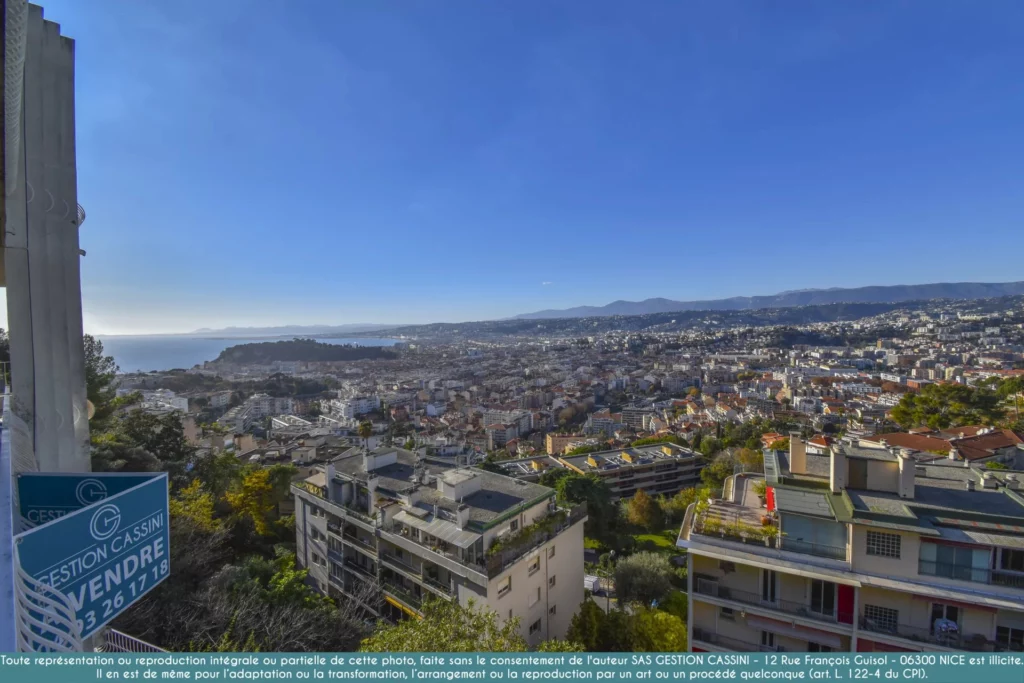 2 PIECES TERRASSE CAVE + PARKING NICE MONT BORON