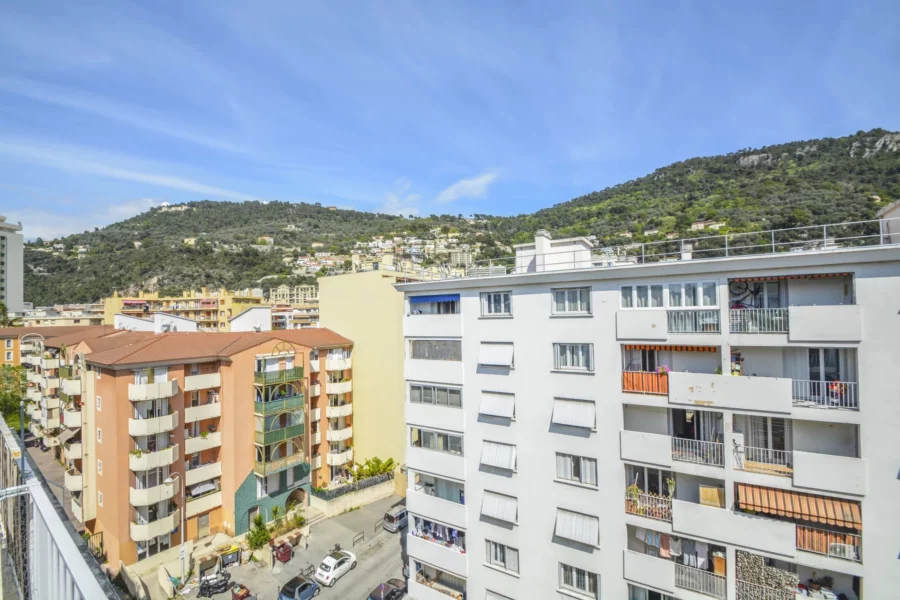 GRAND F1 AVEC TERRASSE – GASTON CHARBONNIER – NICE