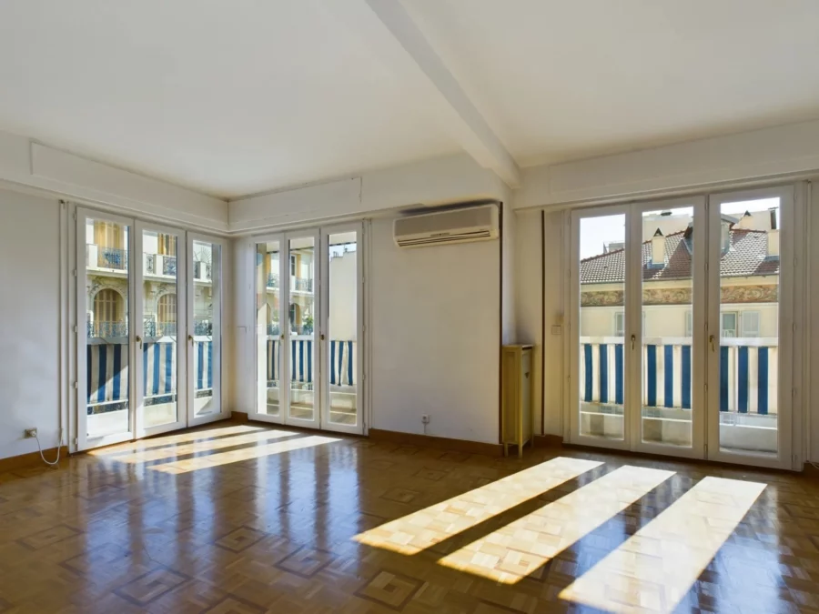 NICE GARIBALDI – APPARTEMENT 2 Pièces 70m² – Balcon + Cave