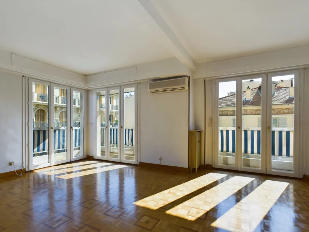 NICE GARIBALDI – APPARTEMENT 2 Pièces 70m² – Balcon + Cave