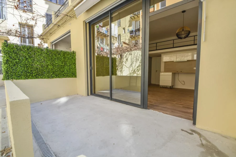 STUDIO TERRASSE – BD PIERRE SOLA – NICE