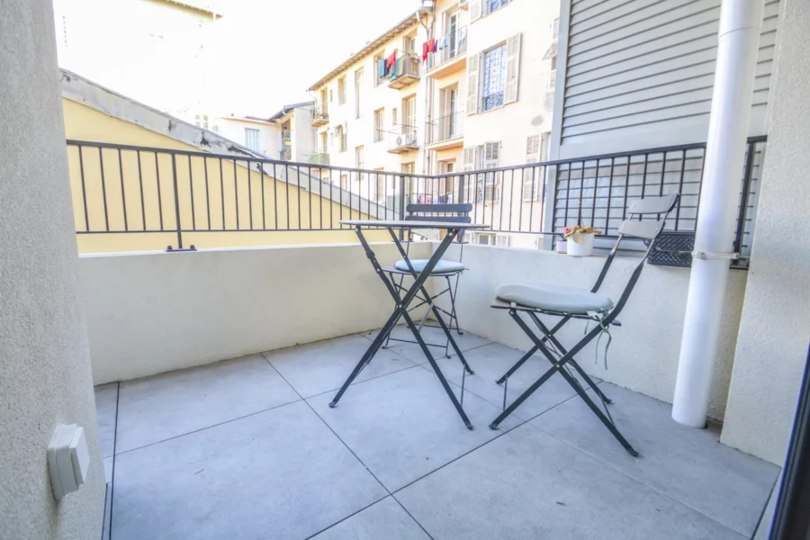 GRAND STUDIO avec COIN NUIT – PROCHE PLACE ARSON – NICE