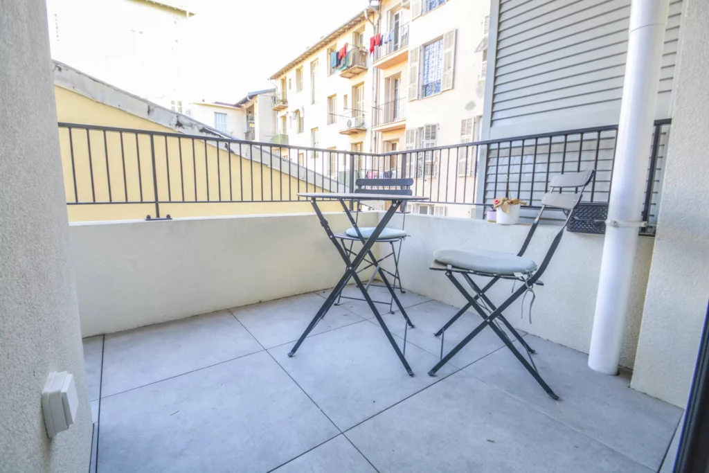 GRAND STUDIO avec COIN NUIT – PROCHE PLACE ARSON – NICE
