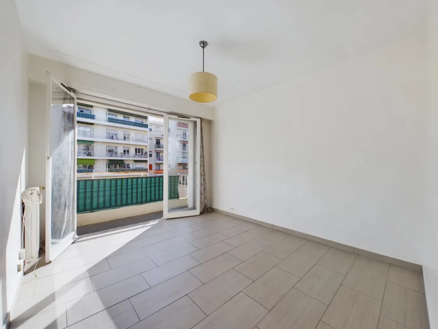 STUDIO 29.76m² BALCON – BD LECH WALESA – NICE PORT