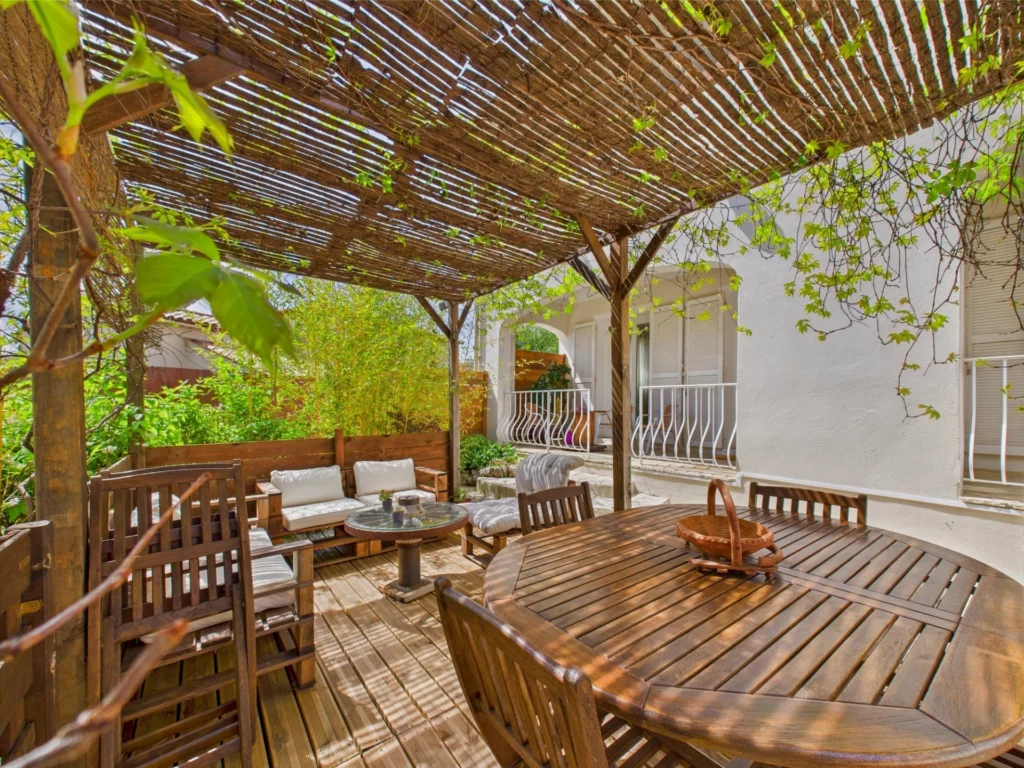 Bas de villa 4 pièces jardin + 2 parkings – CAGNES SUR MER Bréguières