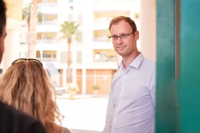 image du dirigeant souriant