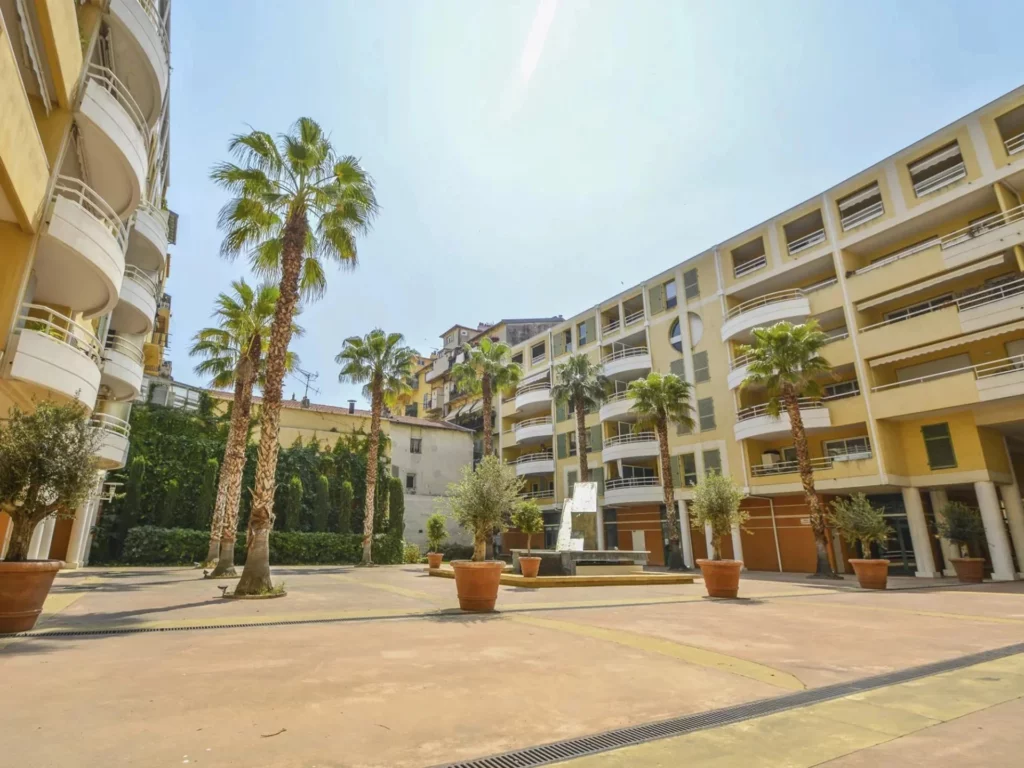 Garage Fermé – rue François Guisol – PORT NICEA – NICE