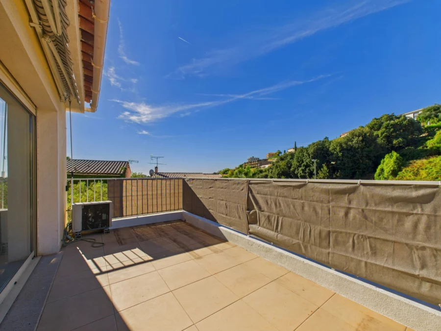 Appartement 3 pièces Terrasse Parkings – Av des Plantiers ST LAURENT DU VAR