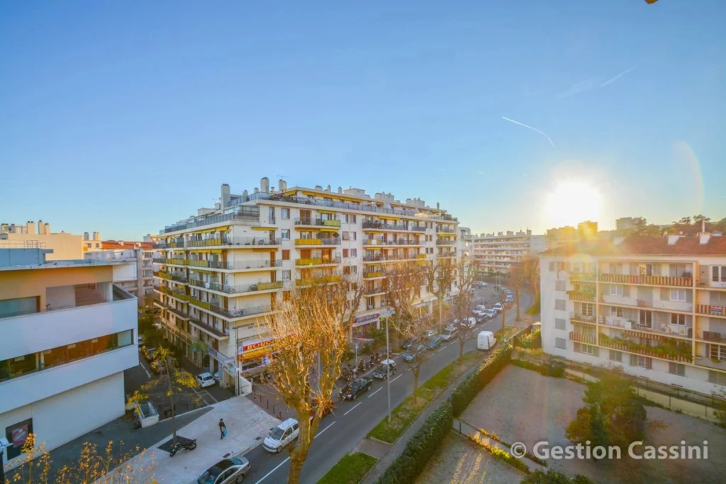 PROCHE PLACE GENERAL DE GAULLE – ANTIBES