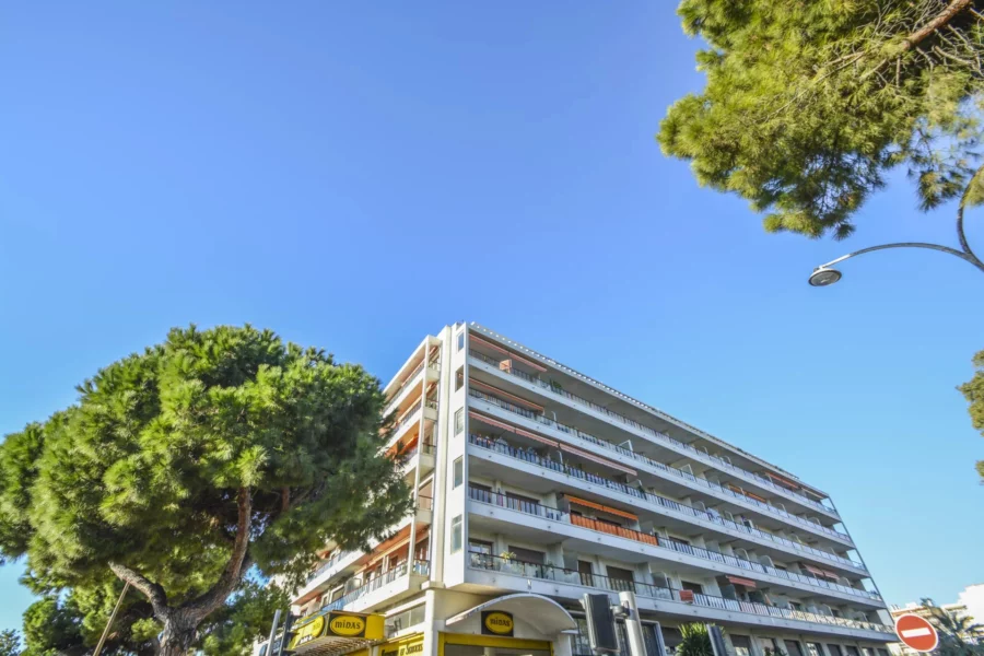 3 PIECES CAVE – PROMENADE DES ANGLAIS – NICE