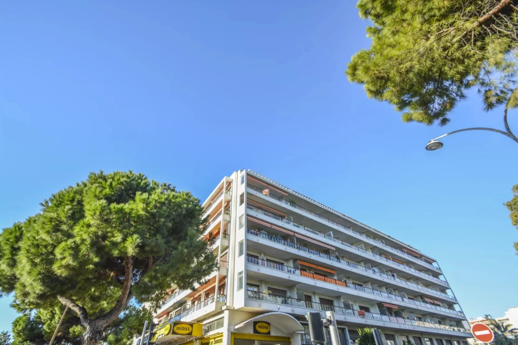 3 PIECES CAVE – PROMENADE DES ANGLAIS – NICE