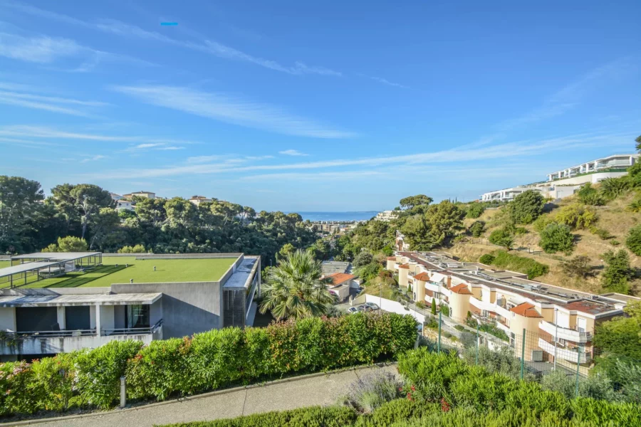 BEL AZUR – AV DES PLANTIERS – ST LAURENT DU VAR
