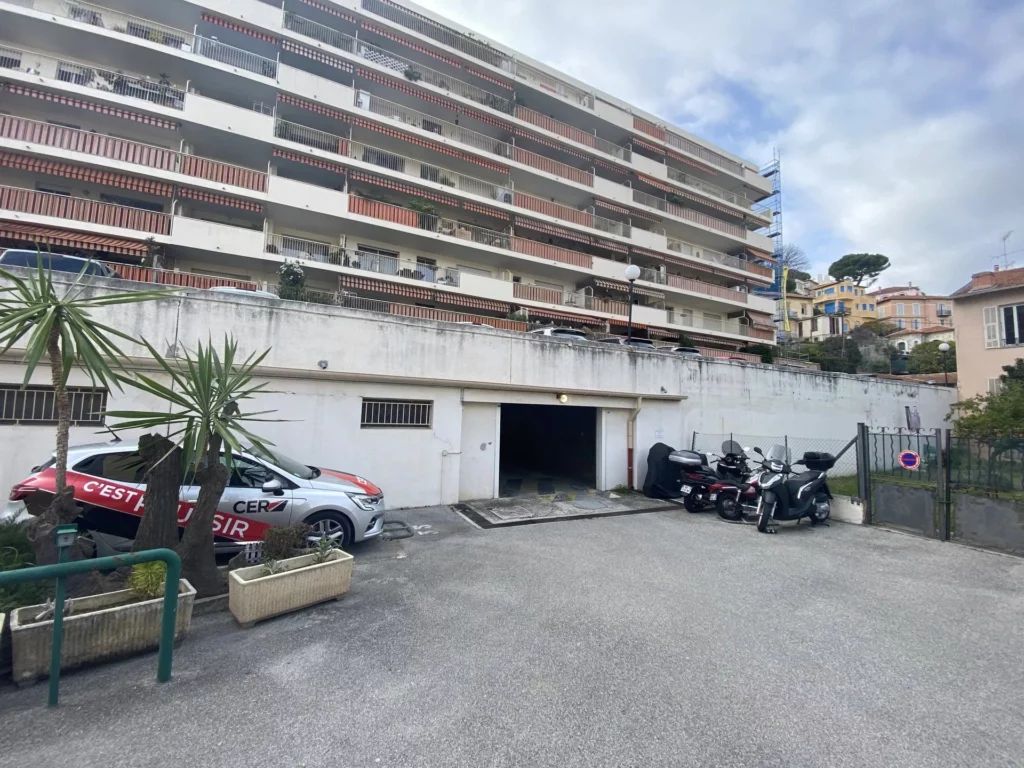107 AV CYRILLE BESSET – NICE