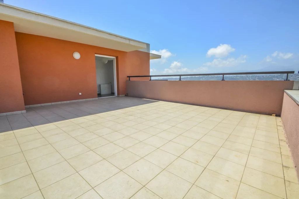 2 PIECES TOIT TERRASSE – CORNICHE FLEURIE – NICE