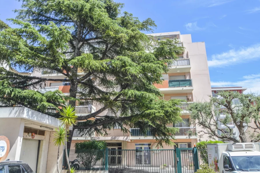 2 PIECES CAVE PARKING – BD RIQUIER – NICE