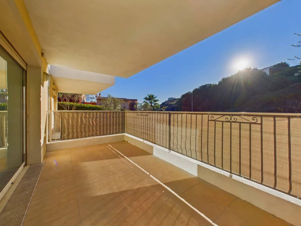 Appartement 3 pièces Terrasse Parking – Av des Plantiers ST LAURENT DU VAR